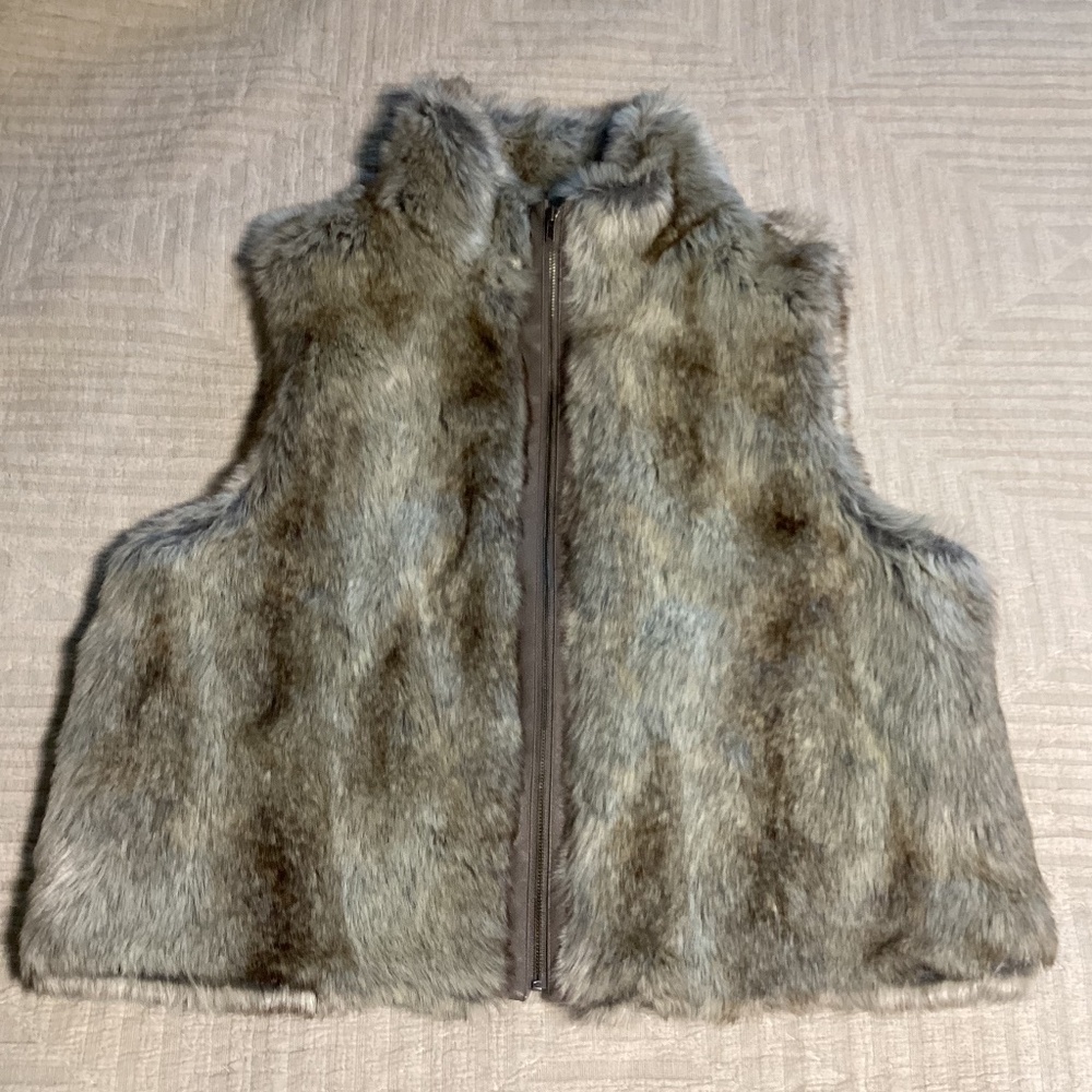 Elle lined faux fur zip up vest